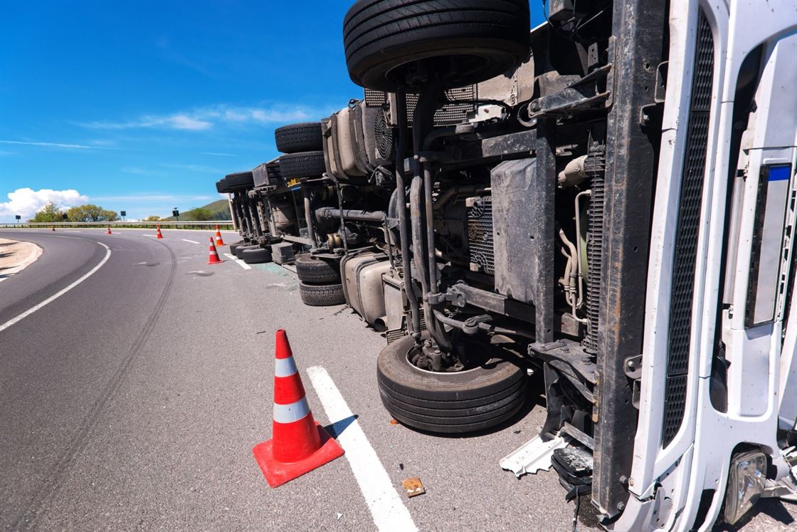 A truck on the side of the road

AI-generated content may be incorrect.